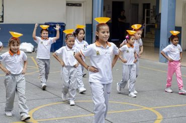 Vamos a Jugar y Hacer Educación Física